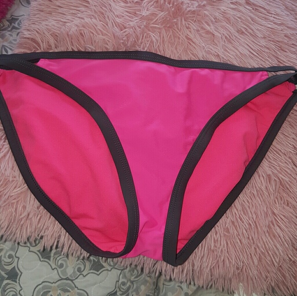 Hot pink 2 piece bikini 👙 - Picture 2 of 6